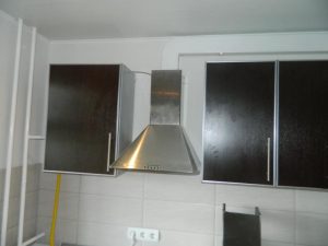 Установка вытяжки на кухне в Ессентуках
